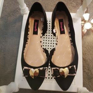 Betsey Johnson Flats
